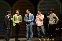 内村光良、さまぁ～ずとトークを展開するぐりんぴーす。