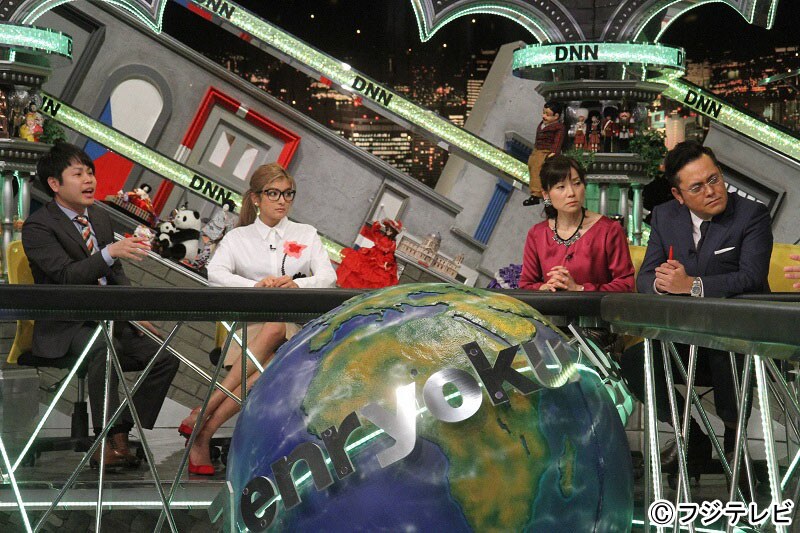 左からNON STYLE井上、ローラ、春日由実、くりぃむしちゅー有田。