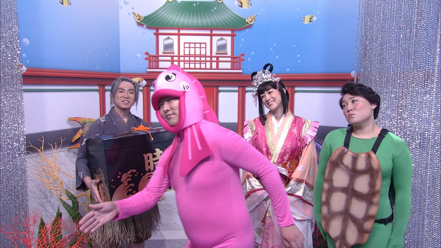 オープニングコント (c)NHK