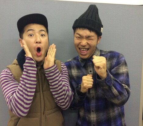 （左から）和牛・水田とアキナ秋山。