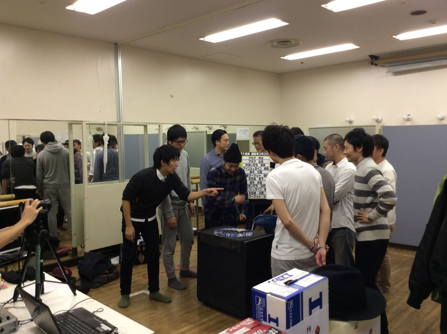 ユニット抽選会の様子。