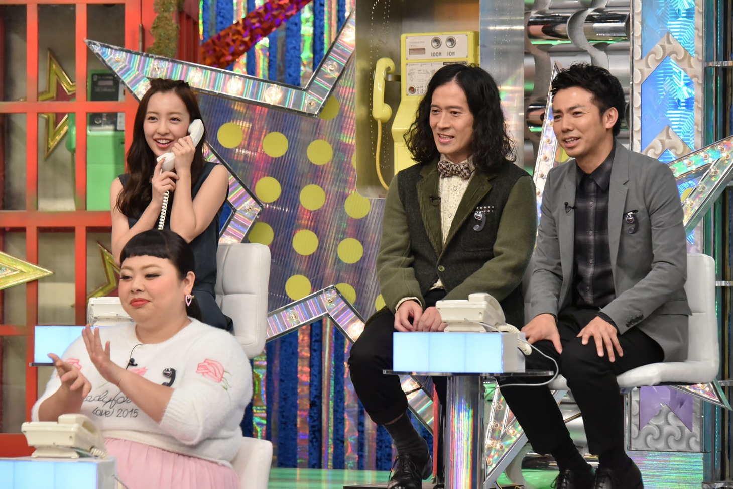 「耳が痛いテレビ」後列左から板野友美、ピース又吉、ピース綾部、前列渡辺直美。(c)日本テレビ