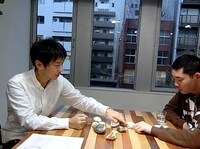 キングオブコメディによる対談の様子。