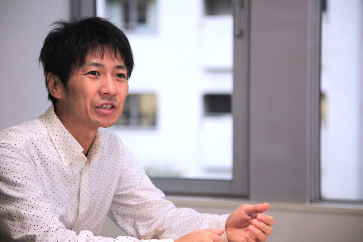 連載「貝という名のもとに」をスタートさせるキングオブコメディ高橋。