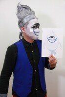 ウィスパーのものまねメイクを施されたピスタチオ伊地知。