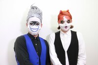 ウィスパーとジバニャンのものまねメイクを施されたピスタチオ。