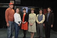 プレミアムドラマ「ドラえもん、母になる～大山のぶ代物語～」に出演するドランクドラゴン鈴木（右から2人目）。(c)NHK