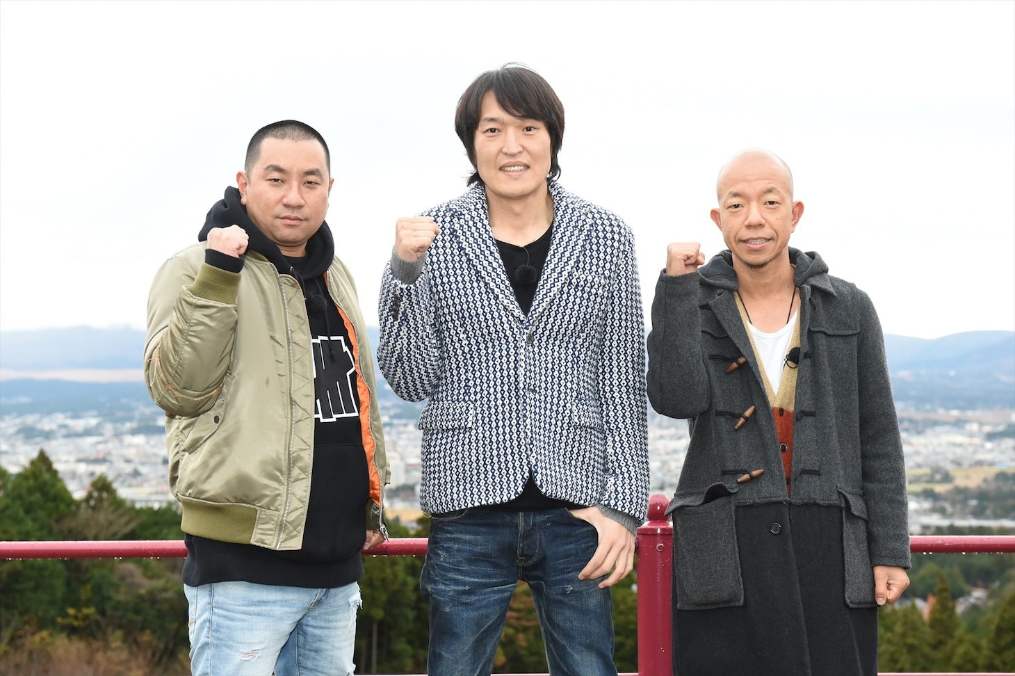 ジュニアチームの（左から）レイザーラモンRG、千原ジュニア、バイきんぐ小峠。(c)TBS