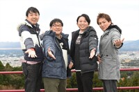有吉チームの（左から）アンガールズ田中、カンニング竹山、有吉弘行、狩野英孝。(c)TBS