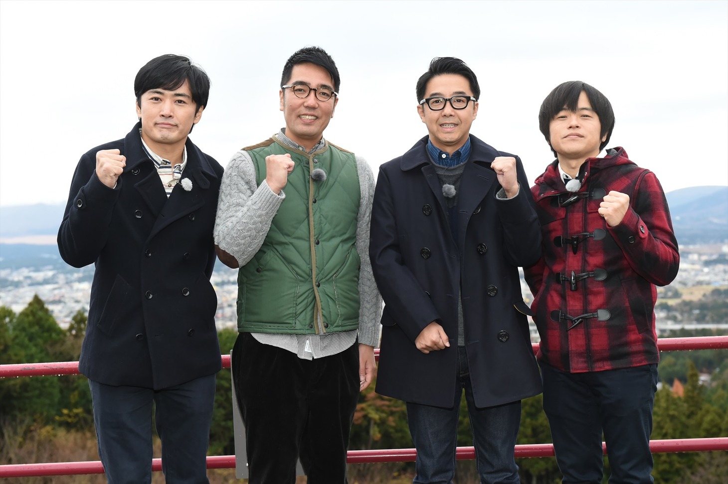 おぎやはぎチームの（左から）劇団ひとり、おぎやはぎ、バカリズム。(c)TBS