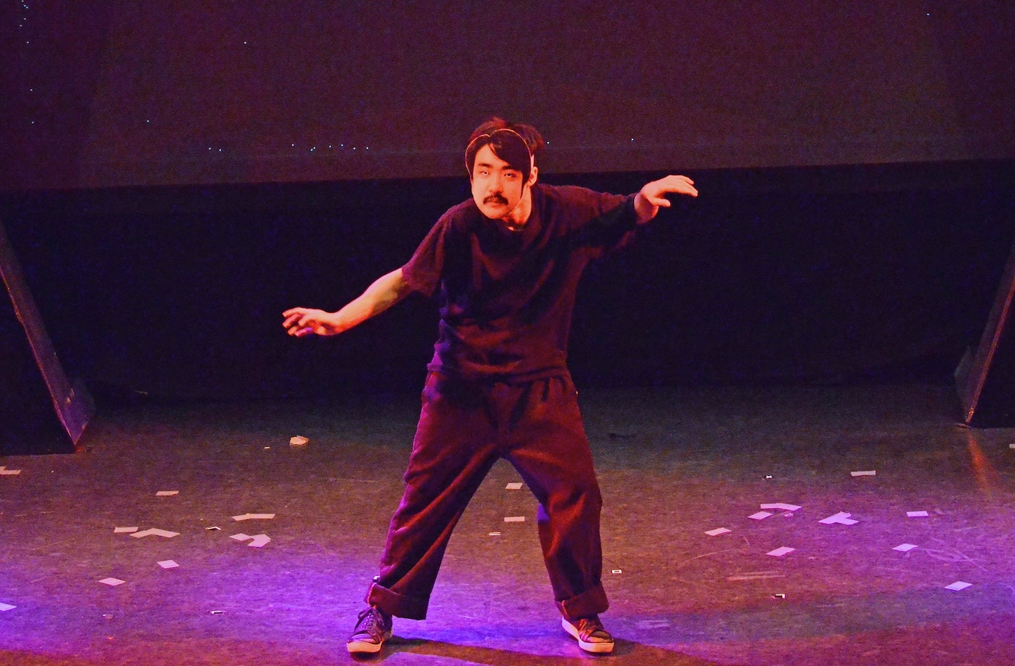 ネタ転換中に突如踊り出した黒子。