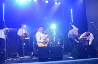 どぶろっかーずのCDリリース発表会の様子。