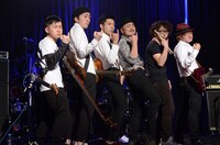 どぶろっかーずのCDリリース発表会の様子。