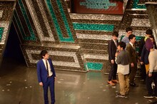 1人ステージに取り残される和牛・川西。