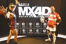 「MX4Dシステム」のお披露目イベントに出席したレイザーラモン。