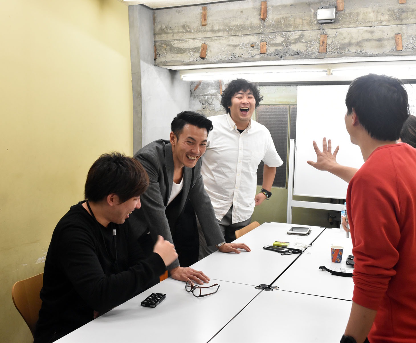 「PARTY HALL」打ち合わせ中の様子。