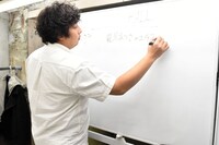 「PARTY HALL」打ち合わせ中の様子。