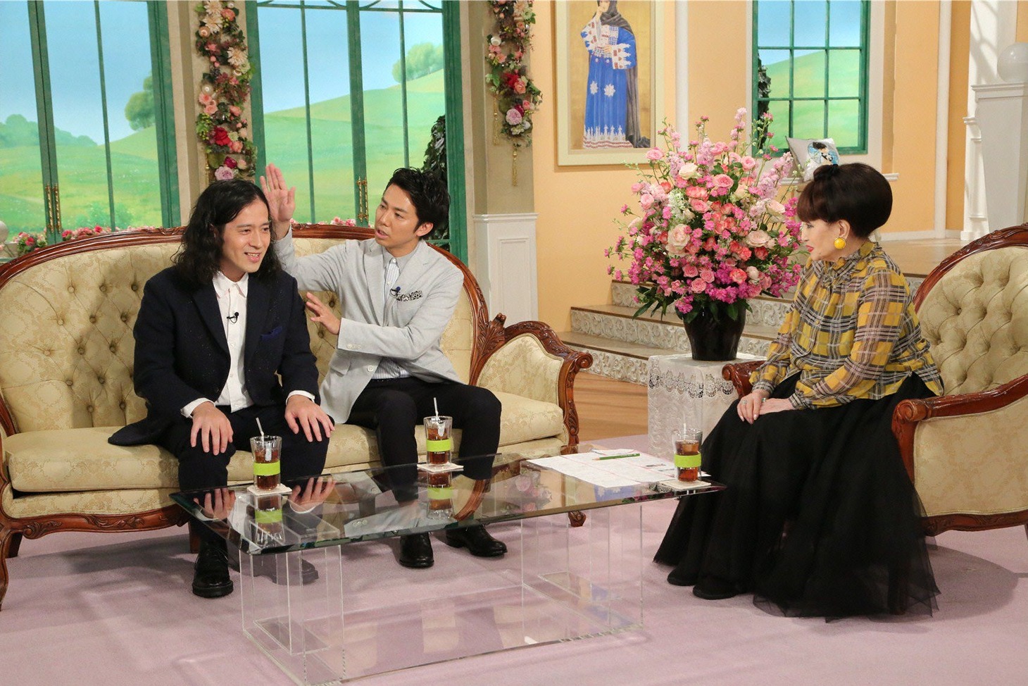 「徹子の部屋」に出演するピースと黒柳徹子。(c)テレビ朝日