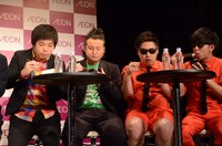 試食中の様子。