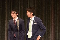 2本目のネタを披露するスーパーマラドーナ。