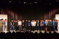 鉄板ギャグを披露するスーパーマラドーナ田中。