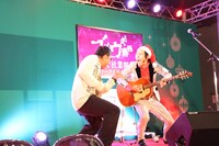 「ブギウギ専務 チ・カ・ホで社業報告会トーク＆ライブ」のワンシーン。(c)STV