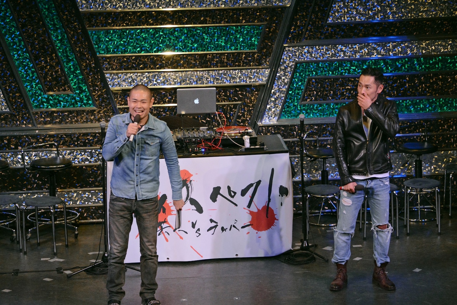 MCを務めた品川庄司の品川祐（左）と般若。