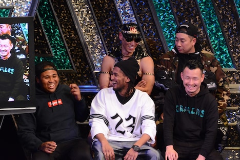 フリースタイルバトルを後ろで見守る面々。