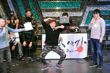 登場するやいなやギャグを披露するギンナナ菊池。