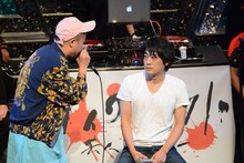 サイプレス上野（左）にディスられるフルーツポンチ村上（右）。