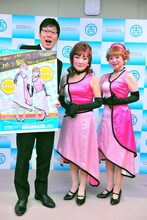 「由美とやすえのラッハーンで脳みそチューチューしちゃうぞ みたいなディナーショーPart.3」開催会見に登場した浅越ゴエ、末成由美、未知やすえ（左から）。