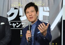 愛妻家エピソードを語る関根勤。