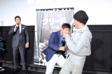 素早いフットワークでスタスタローンを翻弄する関根勤。