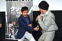 関根勤演じる輪島功一とスタスタローン扮するロッキーのボクシング対決の様子。