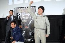 ボクシング対決で関根勤に勝利したスタスタローン（右）。