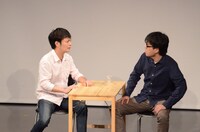 2本目のネタを披露する三日月マンハッタン。