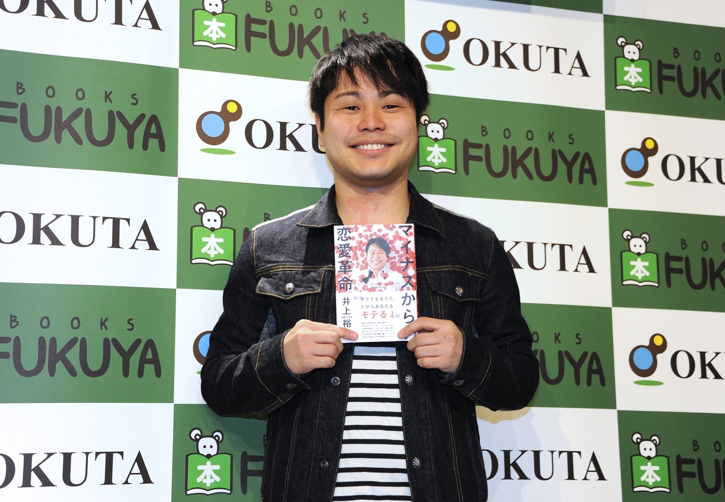 囲み取材に登場したNON STYLE井上。