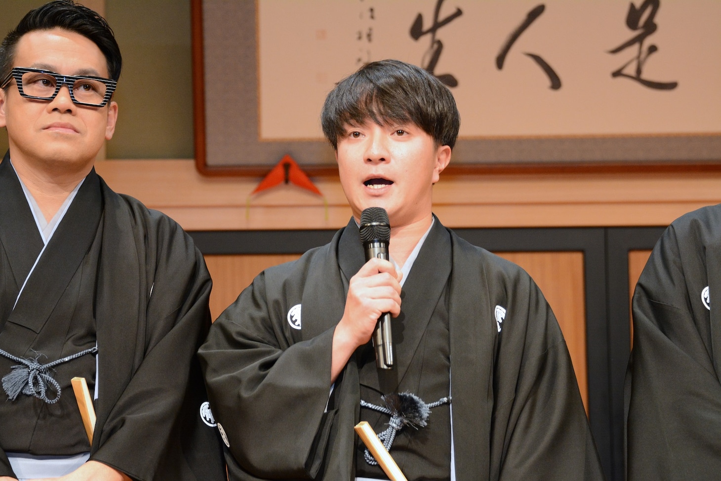 濱田岳（右）