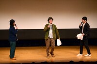 審査員長の片桐仁（中央）と、MCを務めたエレキコミック。