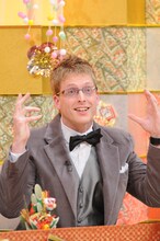 人生アドバイザーとして出演する厚切りジェイソン。(c)MBS