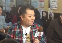 「酔いどれ小杉」のロケを行うブラックマヨネーズ小杉。(c)関西テレビ