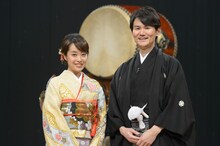 左から、片山千恵子（NHKアナウンサー）、南原清隆。(c)NHK