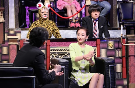 「有吉反省会 2015年反省人カレンダー公開SP」反省人の神田うの（右）。(c)日本テレビ