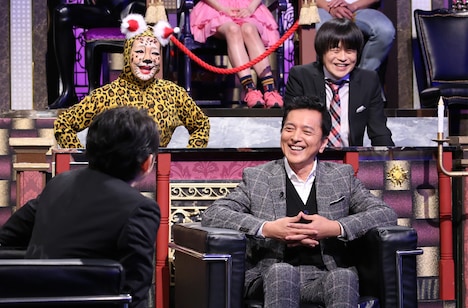 「有吉反省会 2015年反省人カレンダー公開SP」反省人の榎木孝明（右）。(c)日本テレビ