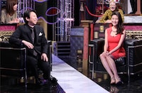 「有吉反省会 2015年反省人カレンダー公開SP」反省人の橋本マナミ（右）。(c)日本テレビ