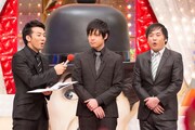 ピース綾部(左端)とオジンオズボーン。(c)テレビ東京
