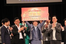 「論破王NEXT～元日決戦への道～」で優勝したラフ次元・梅村（中央）。