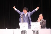 「論破王NEXT～元日決戦への道～」で優勝が発表された瞬間のラフ次元・梅村（左）。