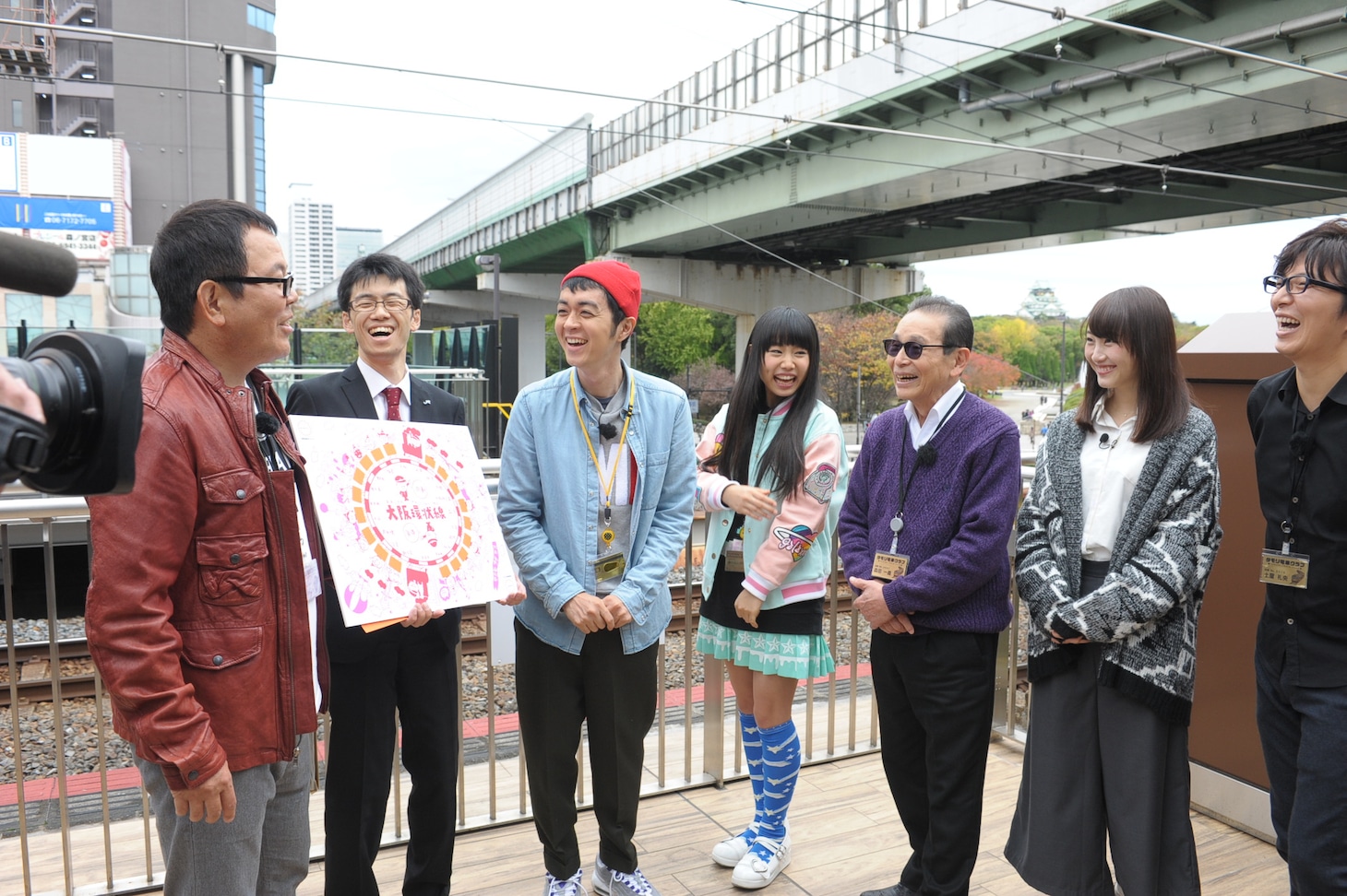 大阪で合流したほんこん（左端）とヒャダイン（左から3番目）。(c)テレビ朝日