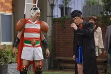 コント「スポーツ番長」に登場する堤真一と内村光良（左から）。(c)NHK